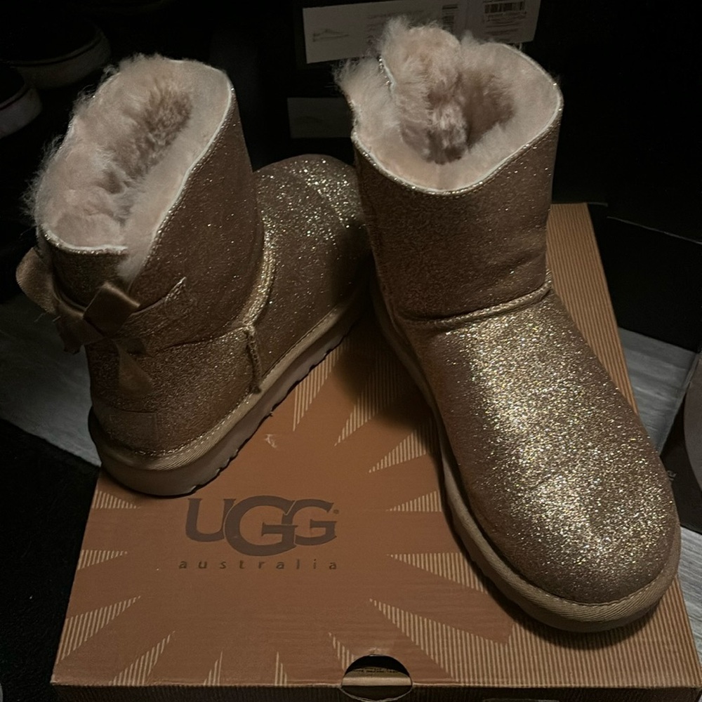 Gold Sparkle Uggs size 7
